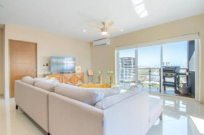 Elegante Condo a una Cuadra del Mar